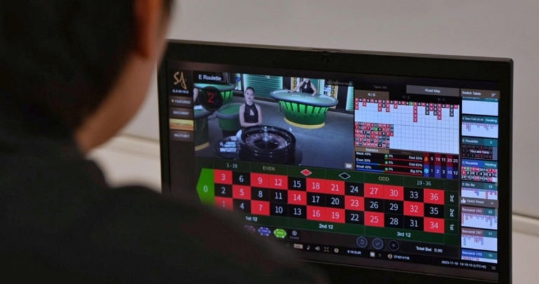 Navigating the Digital Tables: How Singapore Residents Can Bet Safely Online Without Breaking Laws